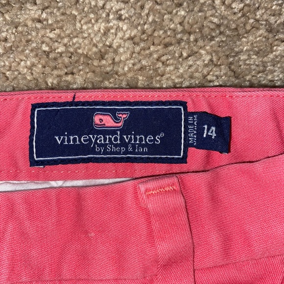 Boys Vineyard Vines shorts - Picture 3 of 3